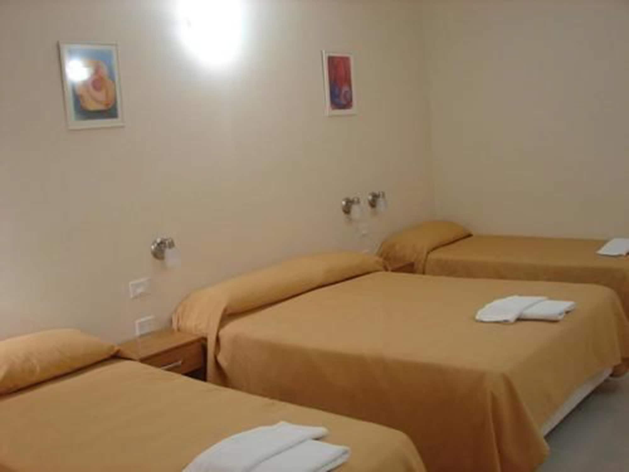 Cheltum Hotel Трелью Екстер'єр фото